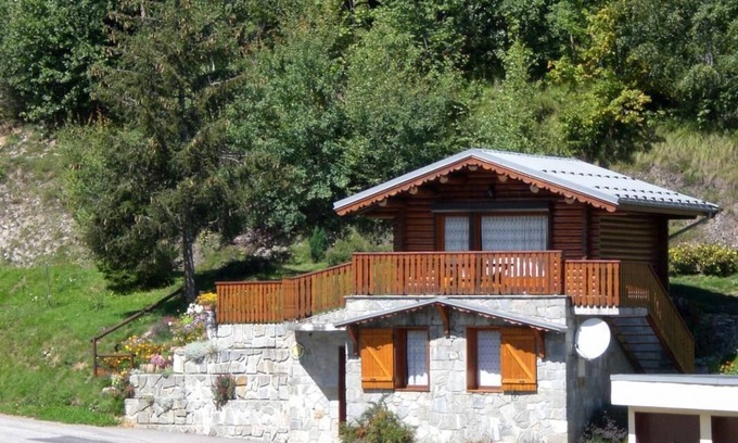 Doucy-Combelouviere Maison | LES MELEZES - DOUCY - Gîte