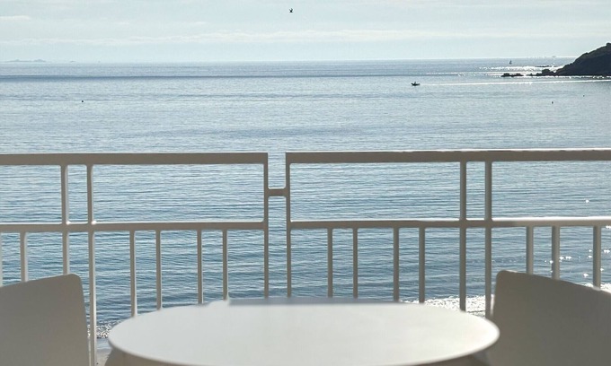 Trebeurden Appartement | LES MELOINES - T3 · Luxurious 2 Bedroom Seaside Ap
