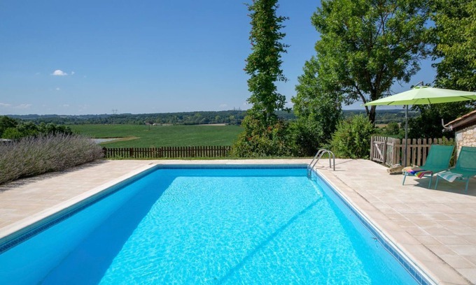 Mazieres-Naresse Villa | Les Petits Champs - Quatre Chambres Villa, Couchages 8