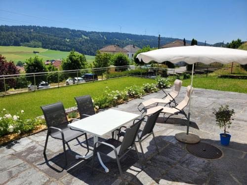 Tramelan Appartement | Les petits Rosiers