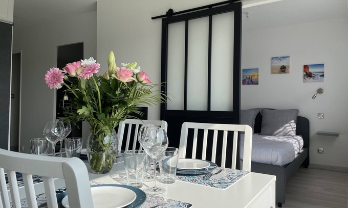 Bernieres-sur-Mer Appartement | Les Pieds Dans L'Eau - accès direct à la mer