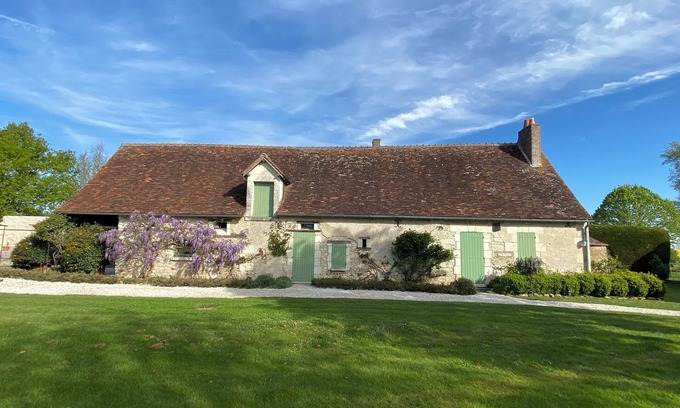 Saint-Flovier Maison | Les Raffoux: Countryside Escape with Pool & large garden near Loire Castles