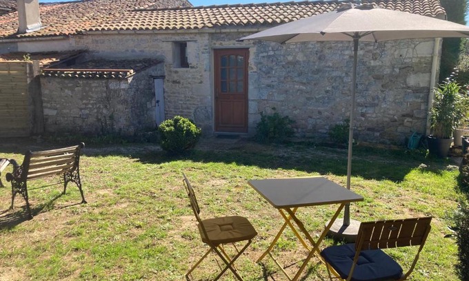 Corme-Royal Maison | LES ROCHES gîte