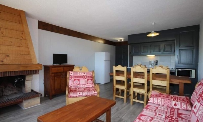Les Saisies Appartement | Les Saisies: Grand 2 pièces cabine, 6 pers, cheminée, balcon sud, wifi