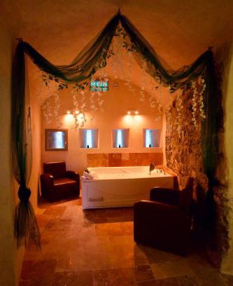 Albertville Hôtel | Les Secrets du Fort - Love Room unique