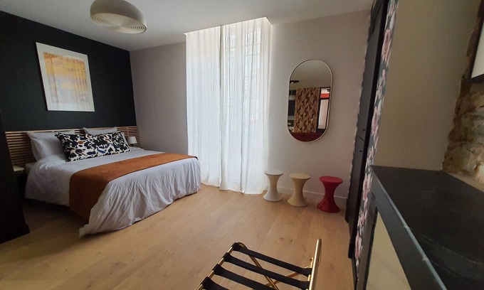 Chalonnes-sur-Loire Appartement | Les Seventies sur les Bords de Loire! Pour un Séjour à Deux, Seul ou en Famille!