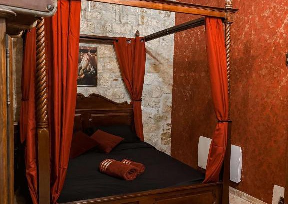 Lauzerte Appartement | Les sorciers de Lauzerte immersion magique