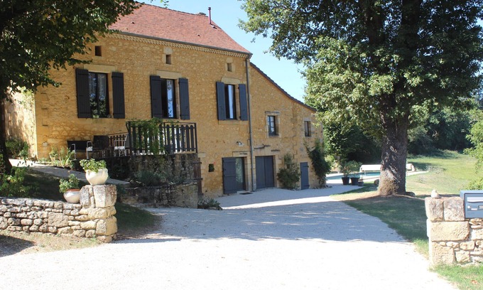 Cenac-et-Saint-Julien Maison | Les Teyssiers, gîte 3 étoiles, maison en vieilles pierres avec piscine