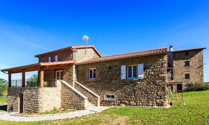 Saint-Dier-dʼAuvergne Maison | Les tilleuls - SAINT DIER D'AUVERGNE