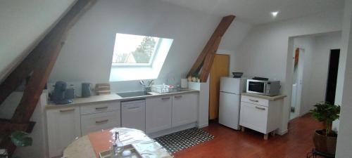 Ep 21 - Saint-Paul Appartement | les Tilleuls Grand 2 pièces, super équipé, 2 pas du centre-ville "clos-du-boulanger" - parking privé