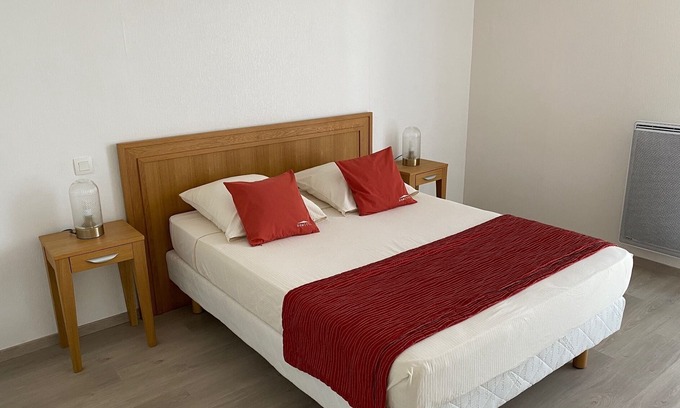 Saint-Assiscle Appartement | Les Tours D'Or Appartement T2 Salle de bain douche