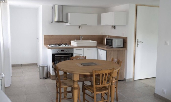 Dompierre-les-Ormes Cottage | " LES TREFLES" gîte/appartement de 42m².