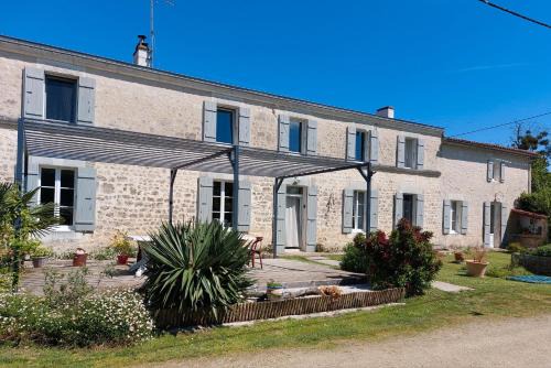 Saint-Romain-de-Benet Lit Et Petit-Déjeuner | Les Violettes De Malleville