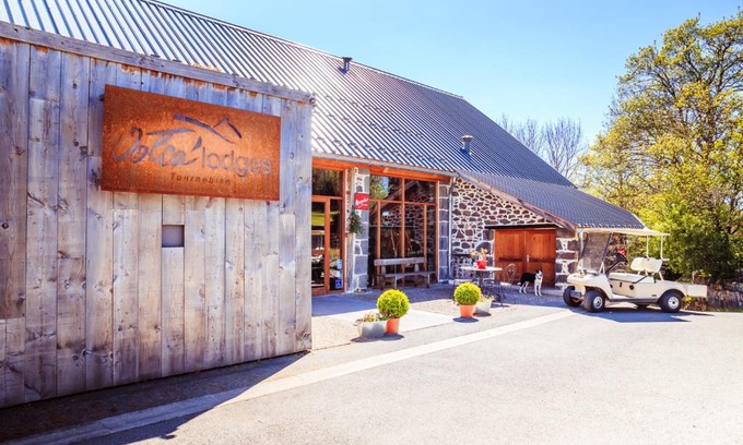 Saint-Pierre-le-Chastel Hôtel | Les Volca'lodges de Tournebise