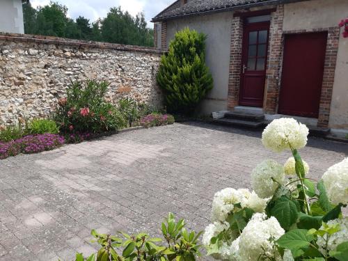Neuvy-sur-Barangeon Maison | Les Volets rouges