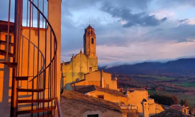Barbera de la Conca Maison | Les Voltes II-3-Bedroom Gem in Hilltop Wine Village with Stunning Views