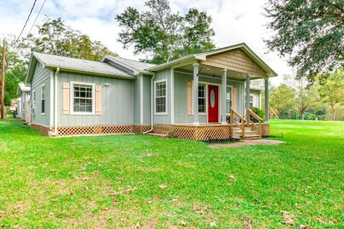 West Livingston Maison | Less Than 1 Mi to Boat Ramp Lake Livingston Retreat!