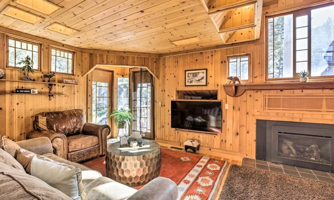 Upper Kingsbury Maison | Less Than 1 Mi to Heavenly Lifts Tahoe Area Townhome!