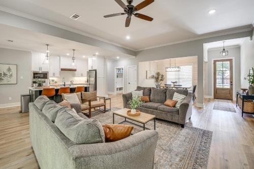 Jones Mills Maison | Less Than 1 Mi to Lake Catherine Home in Gated Community!