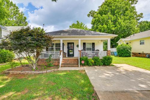 Belmont Historic District Maison | Less Than 1 Mi to River and Downtown Belmont Cozy Cottage