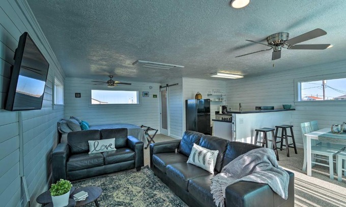 Surfside Beach Appartement | Less Than 1 Mi to Surfside Beach Open-Concept Cottage