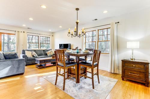 Mansfield Depot Appartement | Less Than 3 Mi to UConn Peaceful Home on Pine lake