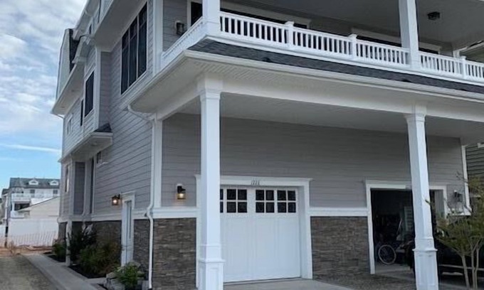 Townsend's Inlet Maison | LET'S ALL JUMP IN THE POOL