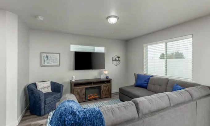 Tri-Cities Maison | Let's Gather - Centrally Located & Pet Friendly.