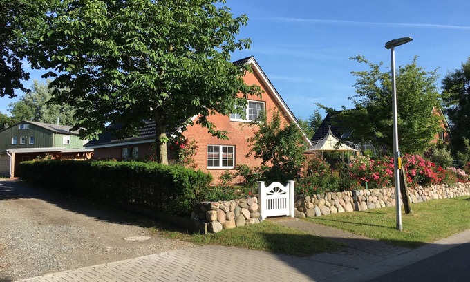 Hattstedt Appartement | Let the sun be your guest in the morning.