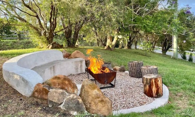 Mapleton Maison | Let this breezy family retreat take your breath away…