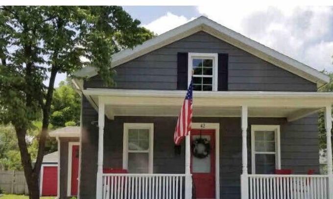 Hunt Maison | Letchworth State ParkThe Red door Escape! Adventure awaits!