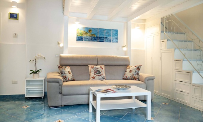 Maiori Maison | LEVANTE - SUPERBE TERRASSE / VUE MER - APPARTEMENT JUSQU'À 7 PERSONNES DANS LE CENTRE