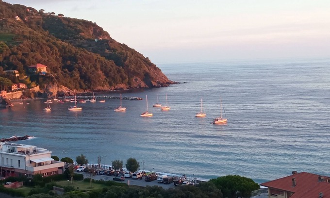Levanto Appartement | LEVANTO-5 TERRE- NOUVEAU - À 50 M DE LA PLAGE IDÉALE POUR LES AMOUREUX DU VTT / TREKKING