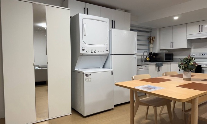 Willoughby Appartement | Levida Living - Cozy 2 Bedroom Suite at the Heart of Langley