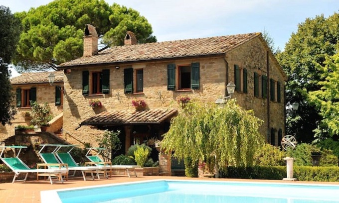 Lidarno Villa | Levigne Villa- Luxurious Hilltop Estate with Pool and Tennis Court