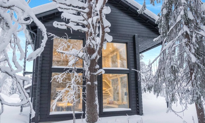 Sirkka Maison | Levin hiihtäjä by Interhome