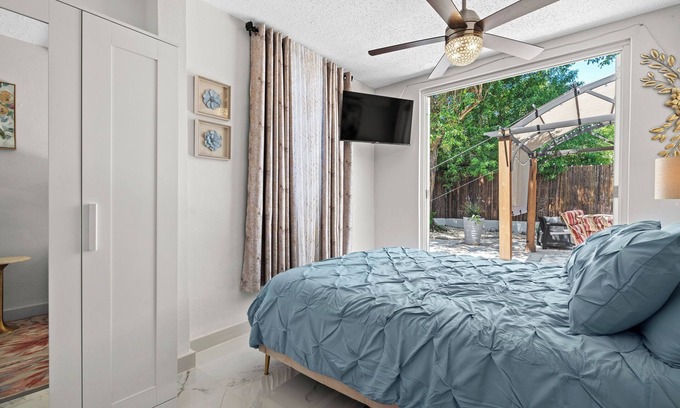 Levittown Maison | Levittown Gold: Spacious 4-Bedroom Guesthouse Building in SunnyToa Baja
