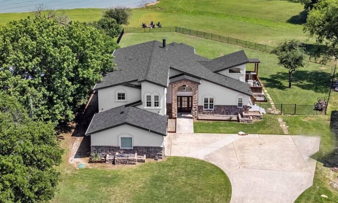 Lakewood Village Maison | Lewisville Lake Pool Oasis With Game Room and Beachfront