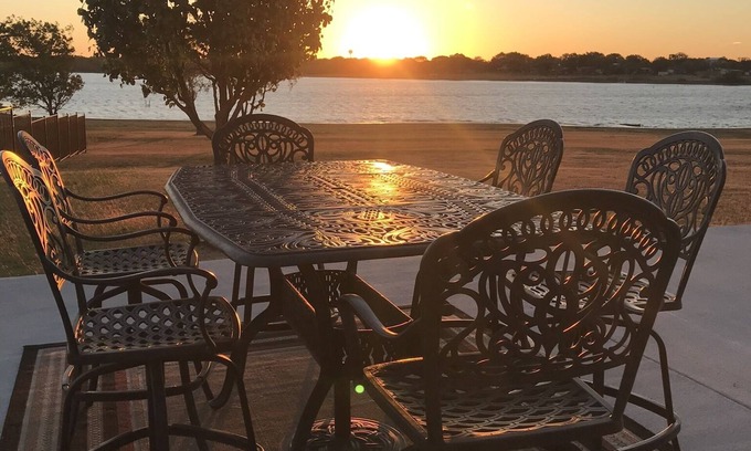 Little Elm Maison | Lewisville Lakefront Home-hot tub-near Frisco/Dallas-Texas/Omni PGA Golf Course