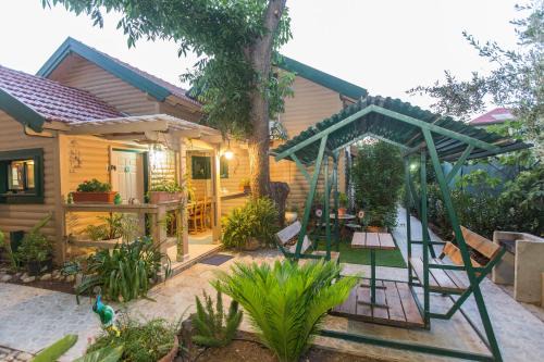 Yesod HaMa'ala Chalet De Ski | Leyad Hashmura Lodging