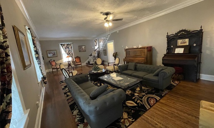 Walnut Street Maison | Lg Historic. 2 bulk MSU. Hammond. OTC. Downtown close