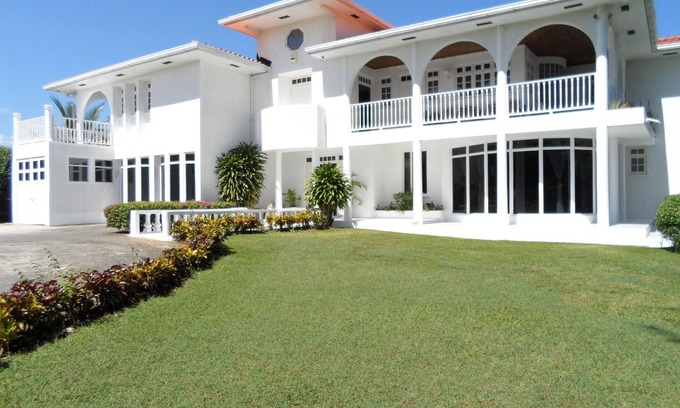 Mammee Bay Estates Villa | Belle villa avec grande piscine, jacuzzi et plage privée