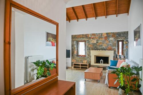 Makry Gialos Appartement | Liakoto Stonewall House First Floor