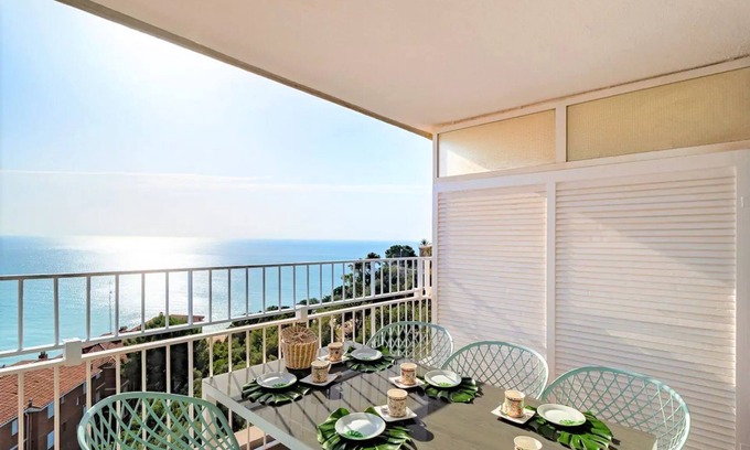Montgat Appartement | LIANA SEAVIEW & BEACH - appartement, 3 chambres, 2 salles de bain, balcon, wifii