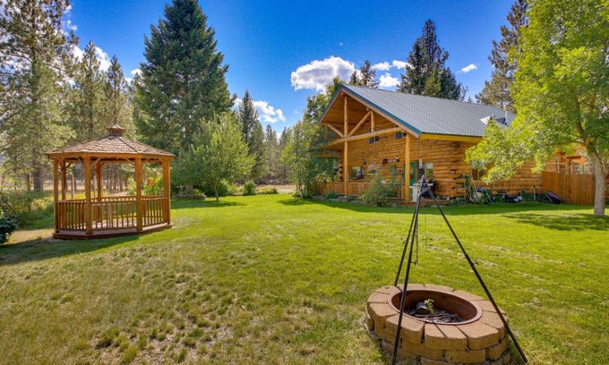 Libby Maison | Libby Home with Mountain Views Gazebo and Fire Pit!
