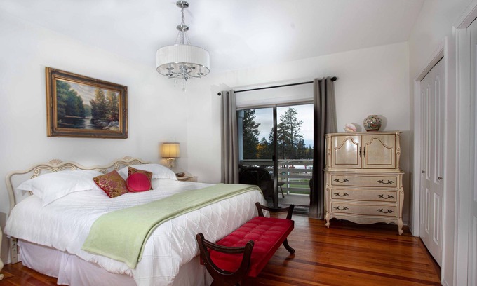 Southeast Kelowna Autre | Licensed Pet Friendly Suite on Haskap Farm