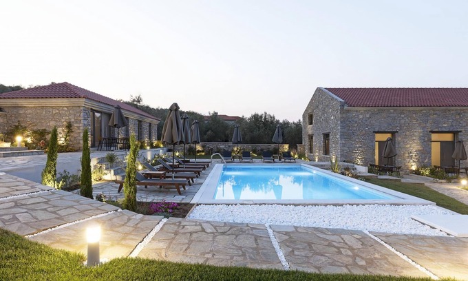 Sourpi Appartement | Lichnos Luxury Maisonette 2