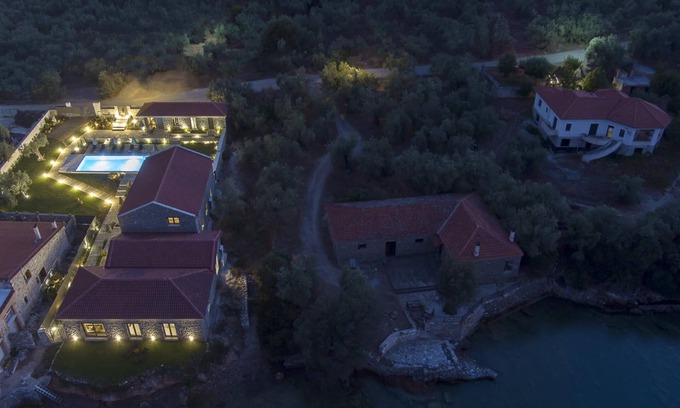 Sourpi Appartement | Lichnos Luxury Suites Stoa