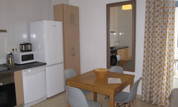 Ensanche Centro Appartement | Life Apartments Alameda Colon