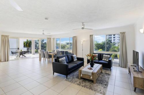 Cullen Bay Appartement | Lifestyle Rich Waterfront Residence with Bay Views